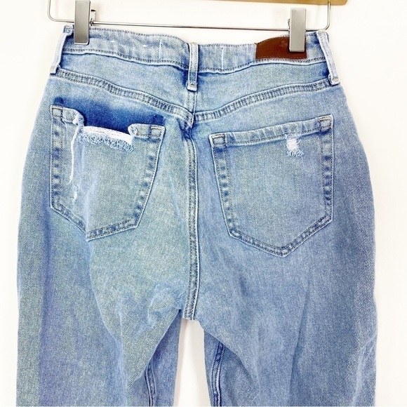 HOLLISTER Curvy High Rise Mom Jeans Distressed Light Wash Size 1S W25 L25 - Picture 5 of 7